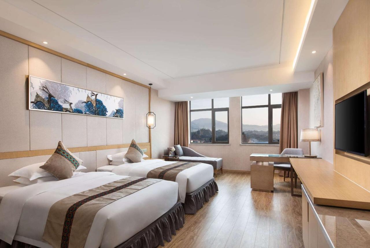 Hotel Ramada Plaza By Wyndham Enshi Exteriér fotografie