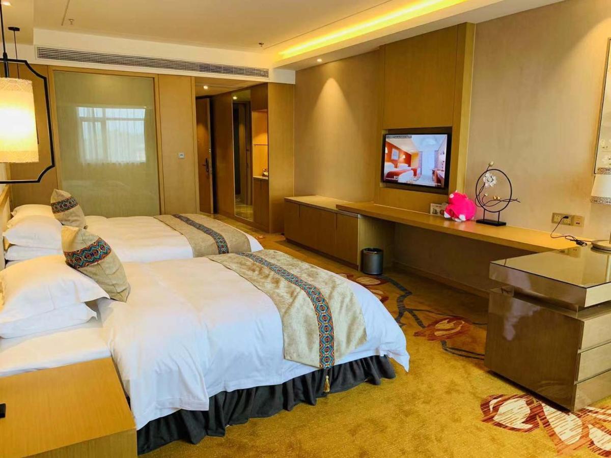 Hotel Ramada Plaza By Wyndham Enshi Exteriér fotografie