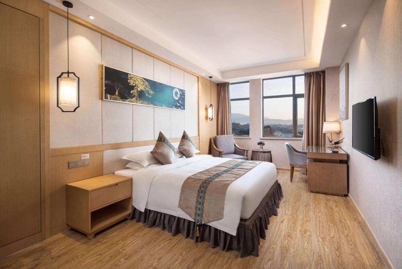 Hotel Ramada Plaza By Wyndham Enshi Exteriér fotografie